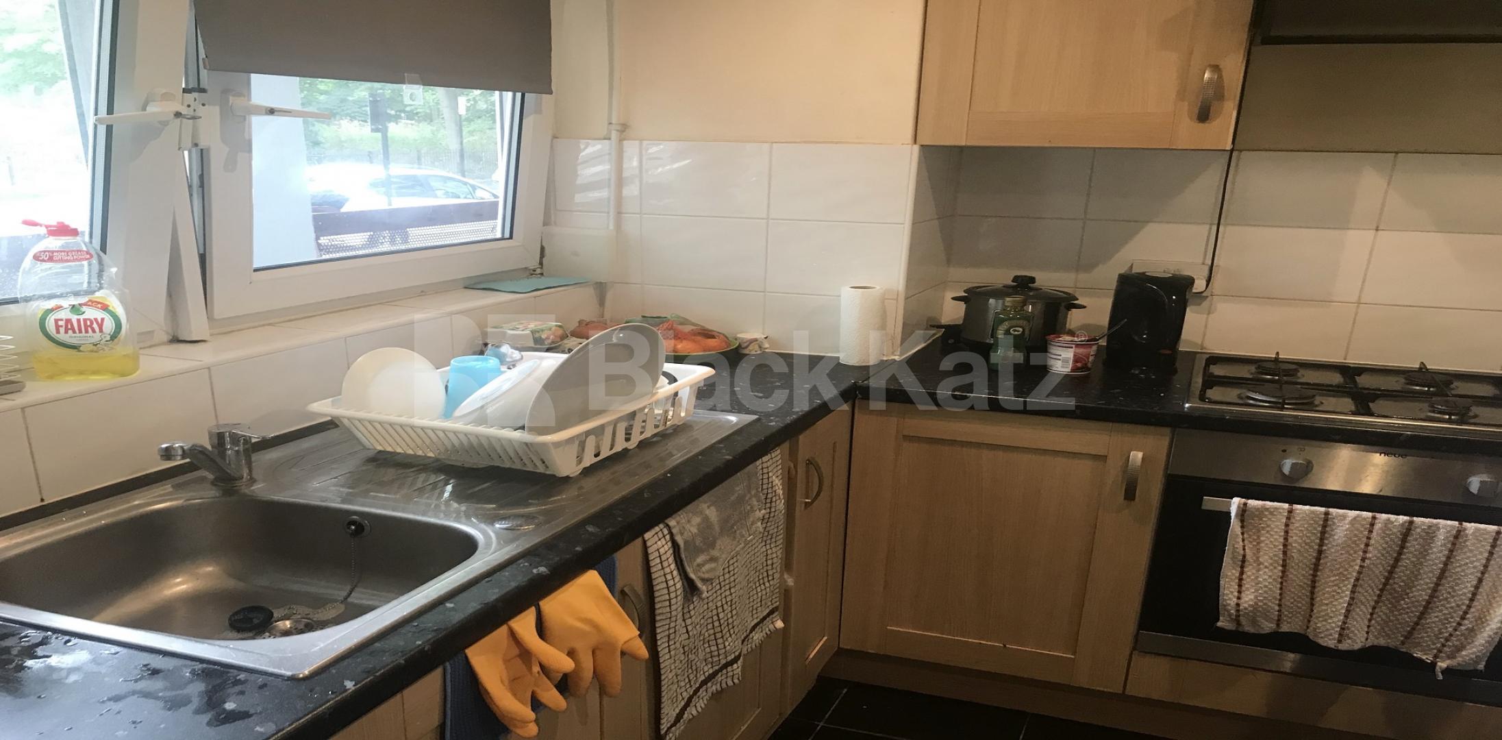 			NEW INSTRUCTION , 4 Bedroom, 1 bath, 1 reception Apartment			 Falmouth Road, London Bridge/Borough